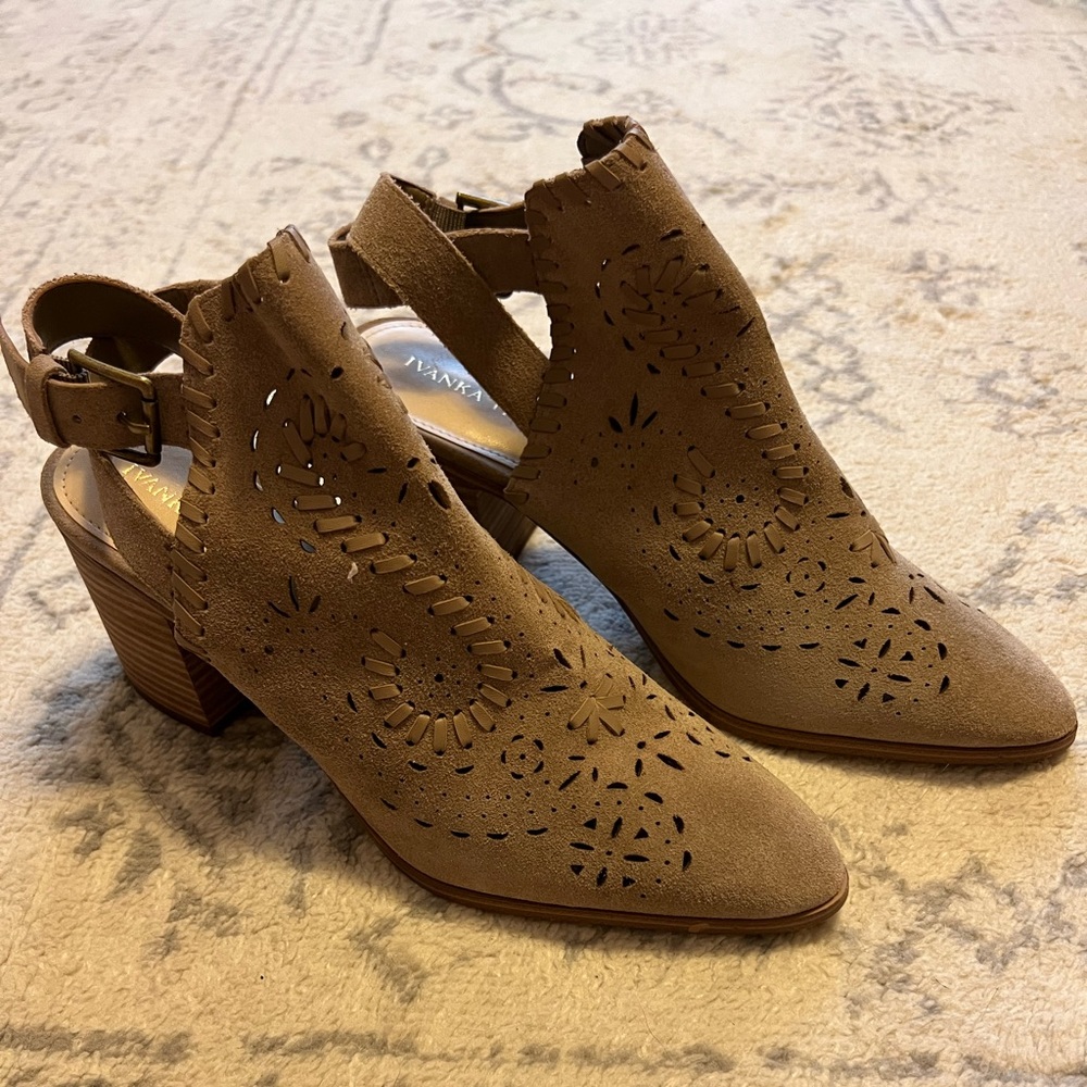 Ivanka Trump Womens Dora Leather Closed Toe Casual Ankle Strap Booties
